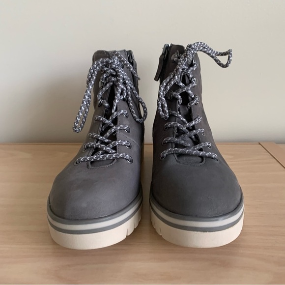 Caslon Henley Leather Water Resistant Lace Up Grey Quilted Ankle Lug Sole Bootie - Picture 3 of 16